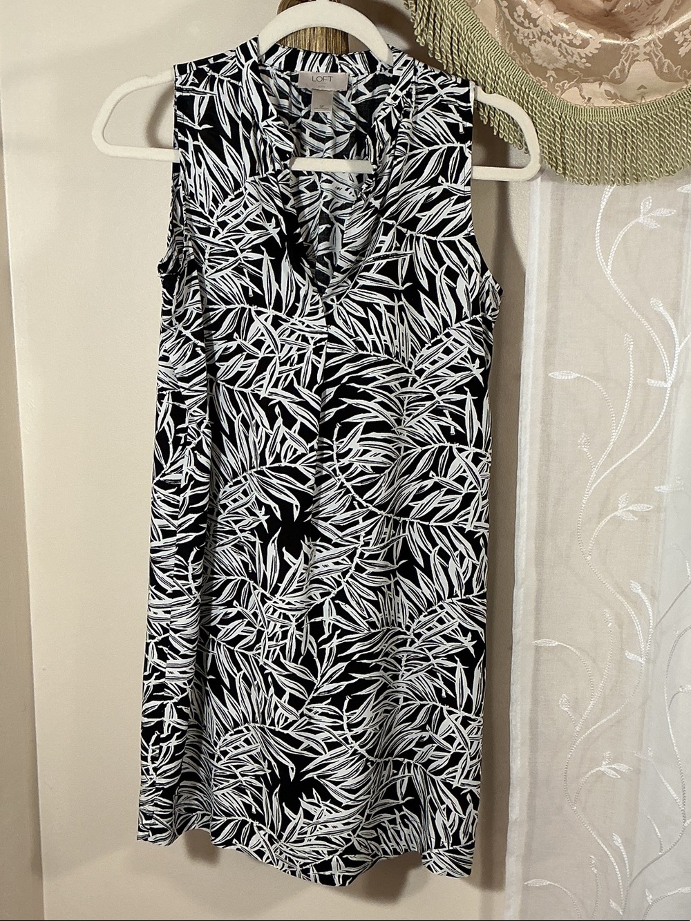 Loft Sleeveless Black & White Leaf Print Rayon Sun Dress Swimsuit Cover Sz SP